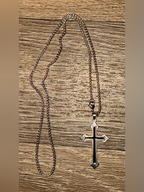 NWOT Stainless Steel Cross Pendant Necklace